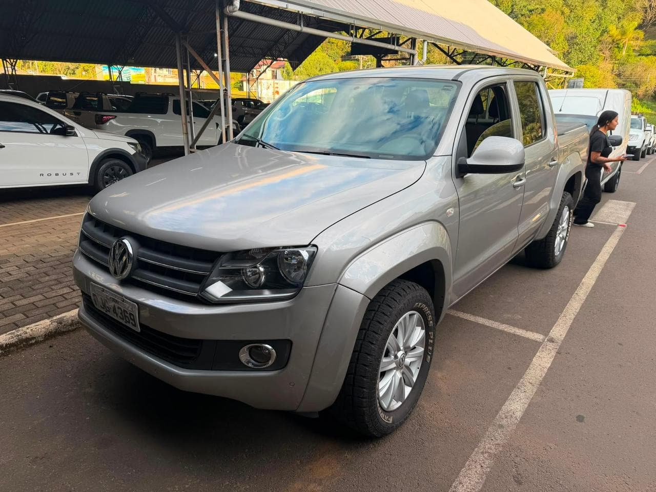 VOLKSWAGEN AMAROK TRENDLINE 4x4 AUTOMÁTICA